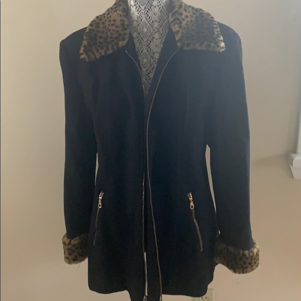 Lorovi Coats